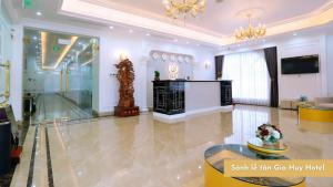 a lobby of a hotel with a chandelier at Gia Huy Hotel in Ðông Khê