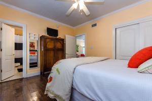 a bedroom with a bed and a television in it at Five O'clock Somewhere 4Bd By Pkrm in Pensacola +32 photos