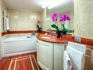 Vonios kambarys apgyvendinimo įstaigoje White Style Gambero