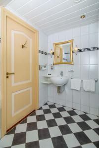 Koupelna v ubytování Hostellerie Schuddebeurs + 37 fotografií