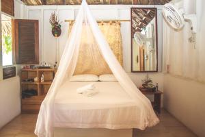 Postel nebo postele na pokoji v ubytování Isla Grande Eco-Hostal