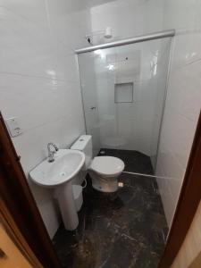 a bathroom with a toilet and a sink at Hotel off in Osasco