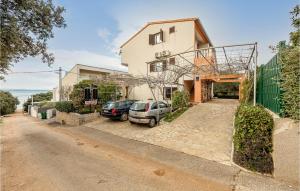 Budova, kde se apartmán nachází + 15 fotografií