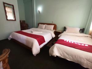 Una cama o camas en una habitación de Pushpa Guest House