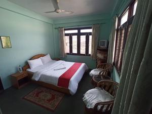 Una cama o camas en una habitación de Pushpa Guest House