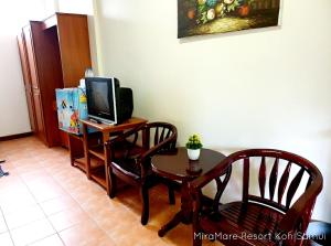 TV a/nebo společenská místnost v ubytování Mira Mare Resort Koh Samui