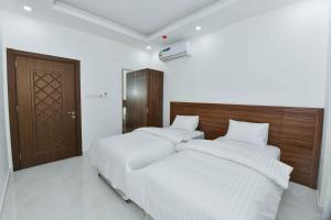 Ένα ή περισσότερα κρεβάτια σε δωμάτιο στο Summit Hotel Suites - القمة للأجنحة الفندقيه