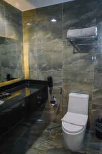 A bathroom at Marcian Garden Hotel