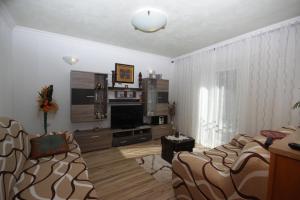 a living room with a couch and a television at App Lori in Rabac