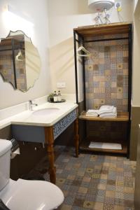 Ванна кімната в Mukam, Boutique Homestay