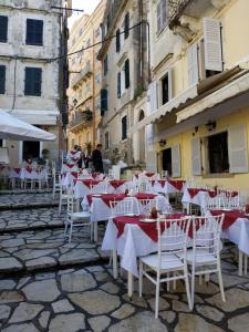 A restaurant or other place to eat at Casa di Martha