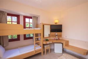 TV a/nebo společenská místnost v ubytování Alize Hotel Oludeniz - All Inclusive