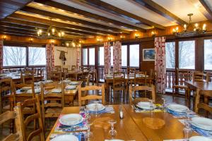 Restaurace v ubytování Gîte Châtel