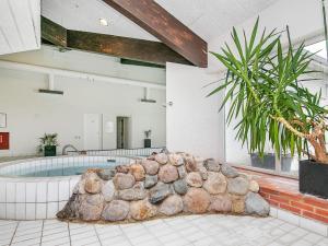 Bazén v ubytování Apartment Brovst X nebo v jeho okolí
