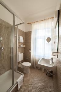 Ванна кімната в Hotel Vier Jahreszeiten Salzburg