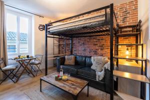 a living room with a loft bed and a couch at Bricks Industry Hyper Centre Fontaine Moussue in Salon-de-Provence