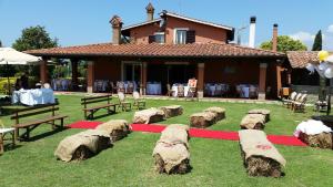 A garden outside Agriturismo La Valle Di Ceri