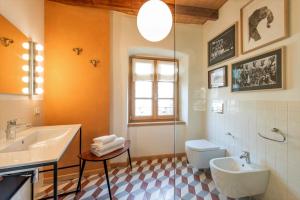 A bathroom at Locanda Al Castelletto