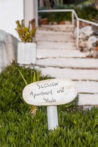 A garden outside SeaView Apartment & Studio