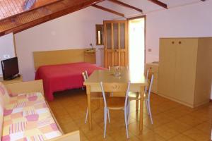 a room with a bed and a table and chairs at Residence Green Park in Ventimiglia