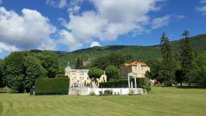 a large house in the middle of a field at Appartement Bellevue du Ventoux in Montbrun-les-Bains
