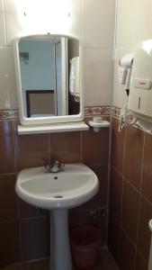Koupelna v ubytování Caner Hotel