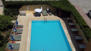 Bazén v ubytování Caner Hotel nebo v jeho okolí