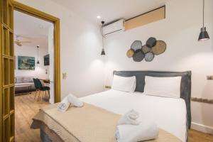 מיטה או מיטות בחדר ב-Curcumelli Luxury Suites - ΠΙΝΙΑ