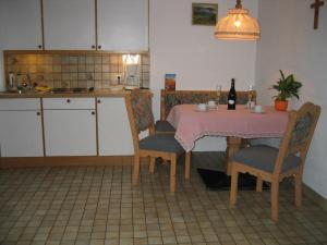 A kitchen or kitchenette at Mehlerhof