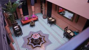 Riad Sultan Suleiman的阳台或露台