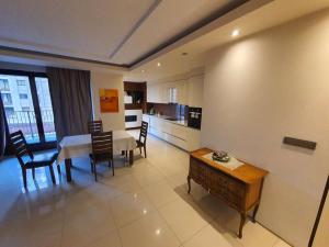 Kuchyň nebo kuchyňský kout v ubytování Nowoczesny Apartament 85m2 Muranów, Warszawa - Śródmieście