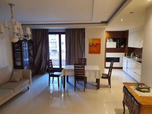 Kuchyň nebo kuchyňský kout v ubytování Nowoczesny Apartament 85m2 Muranów, Warszawa - Śródmieście