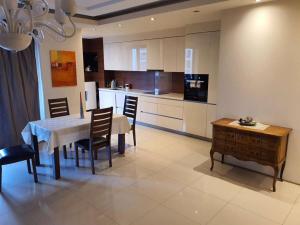 Kuchyň nebo kuchyňský kout v ubytování Nowoczesny Apartament 85m2 Muranów, Warszawa - Śródmieście