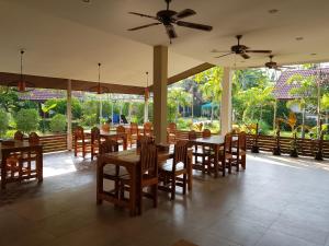 The Hillside Pranburi Resort 레스토랑 또는 맛집