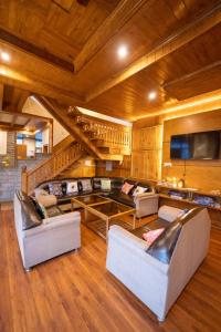 Posezení v ubytování Amarys Boutique Stays Manali + 37 fotografií