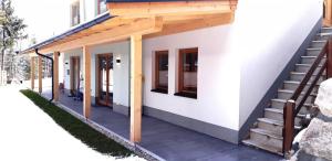 Budynek, w którym mieści się apartament