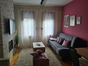 TV a/nebo společenská místnost v ubytování Happy Moments