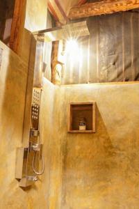Ein Badezimmer in der Unterkunft Raalmadu