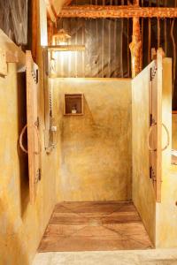 Ein Badezimmer in der Unterkunft Raalmadu