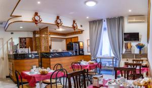 En restaurant eller et andet spisested på Hotel Ferrarese