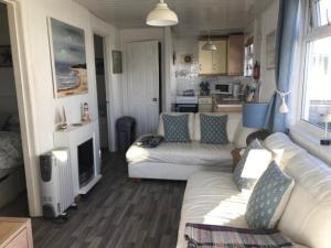 Η κουζίνα ή μικρή κουζίνα στο The Sun Trap @ Bridlington's Bed & Bowl Beach Breaks +60 φωτογραφίες