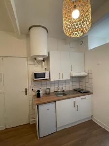 Kuchyň nebo kuchyňský kout v ubytování Joli Appart avec Parking en coeur de ville de SETE