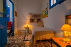 Una cama o camas en una habitación de Dar Aida Zaghouan