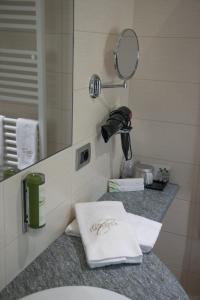 A bathroom at Casa Castella - Langhe