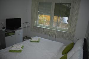 Posteľ alebo postele v izbe v ubytovaní Frézia Apartman