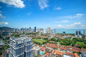 eine Luftaufnahme einer Stadt mit Gebäuden in der Unterkunft Tropicana 218 MACALISTER in George Town