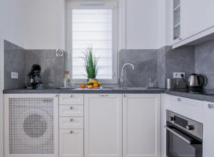 Kuchyňa alebo kuchynka v ubytovaní Warsaw Seasons by Alluxe Boutique Apartments