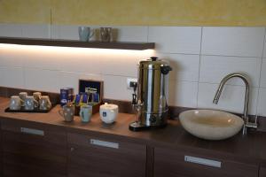 A kitchen or kitchenette at Casa Castella - Langhe