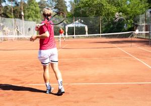 Tennis ja/või seinatennis majutusasutuses Hälleviks Havsbad või selle läheduses