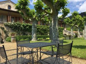 Zahrada ubytování Clos de Mont July, chambres avec vue et terrasse dans demeure historique